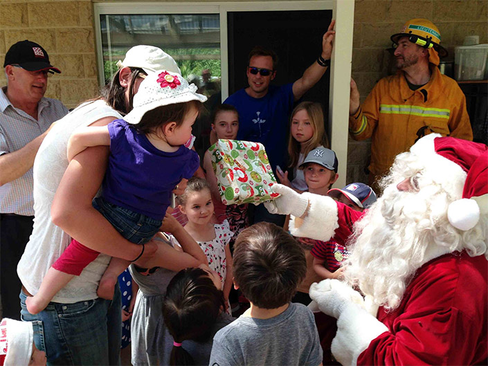 santa-visit-woodend-cfa-christmas-lunch3