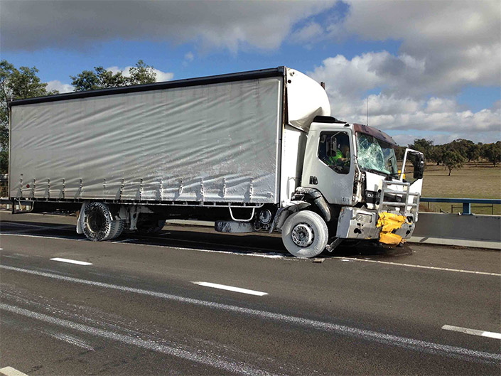 calder-freeway-truck-collision4