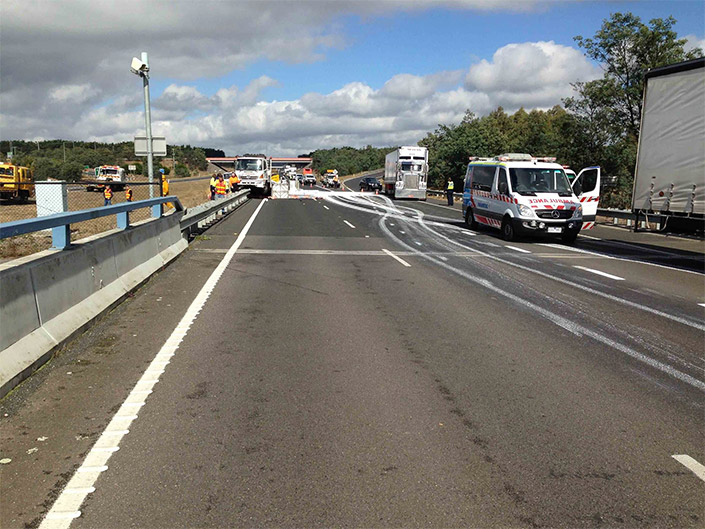 calder-freeway-truck-collision5